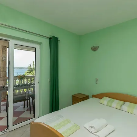 Beachfront Apartment *