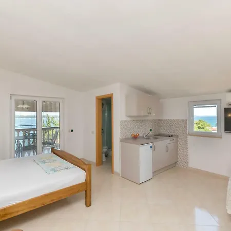 Apartment Beachfront Tkon